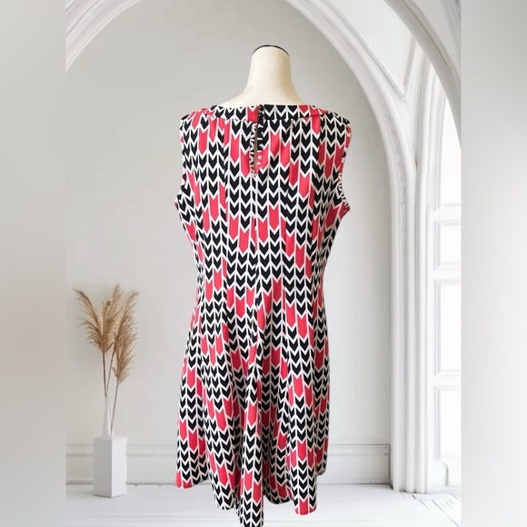 Haani Black and Red Sheath Dress Crew Neck Midi - Picture 2 of 6